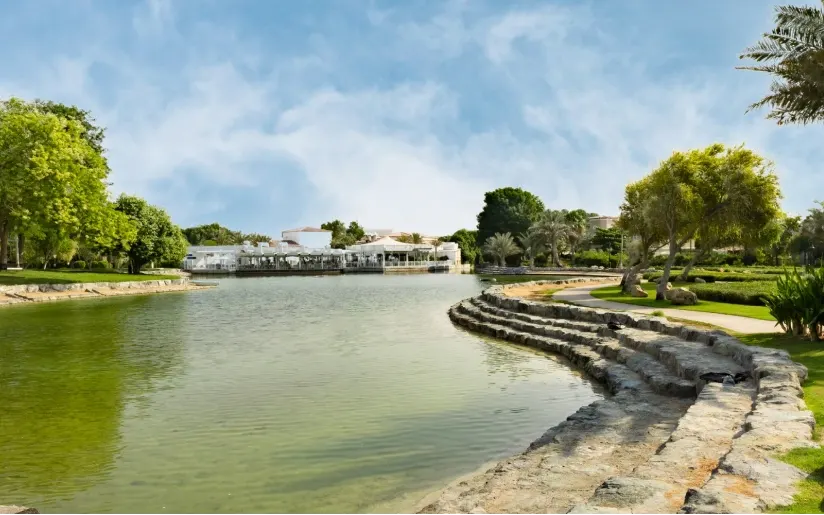 Lake promenade and greenery in Green Community Motor City