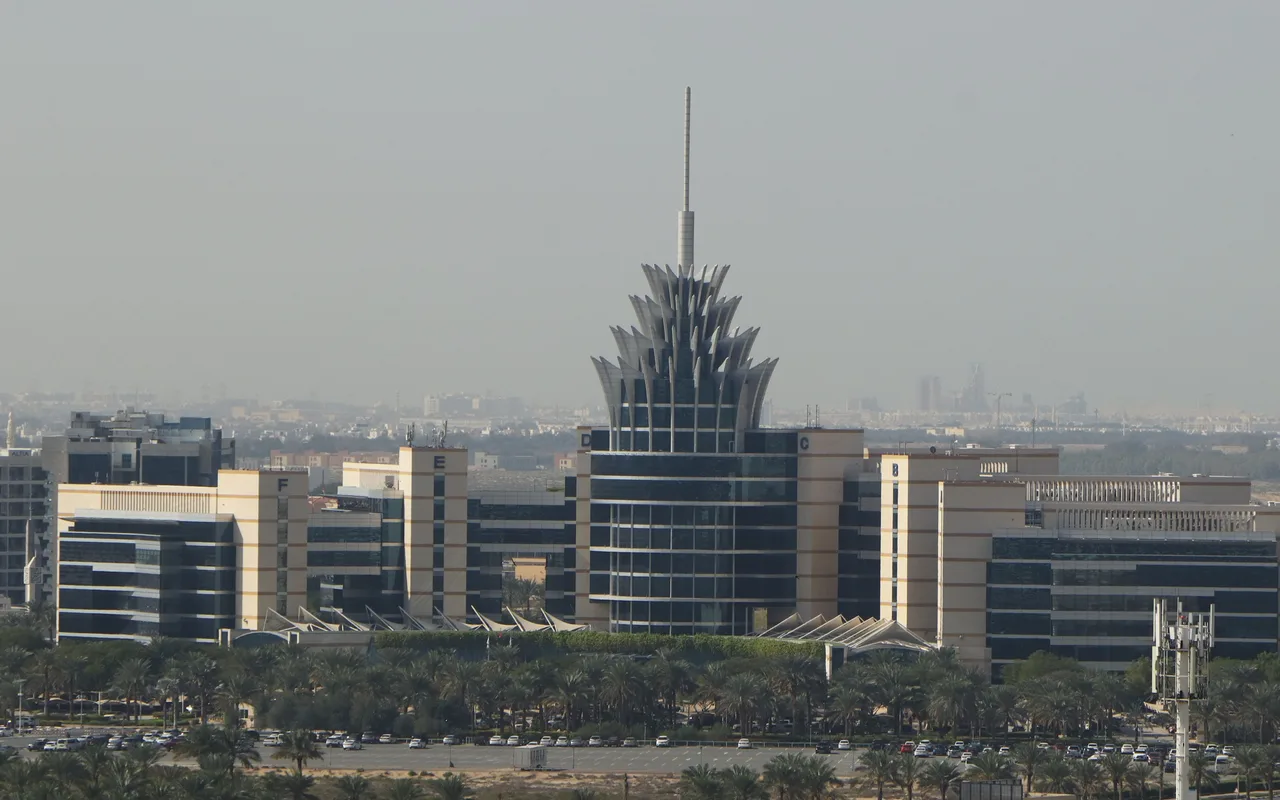 Dubai Silicon Oasis headquarters above palm-lined roads. Dubai Silicon Oasis district context; the specific registry subdivision boundary is not verified.
